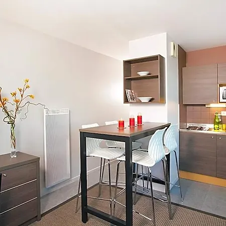 Sejours & Affaires Lille Europe 2*