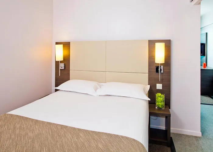 Sejours & Affaires Lille Europe 2* Lille