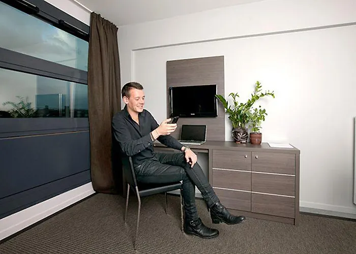 Sejours & Affaires Lille Europe 2* Lille