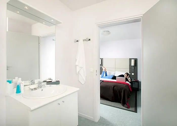 Sejours & Affaires Lille Europe 2*