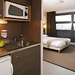 Sejours & Affaires Europe מלון דירות ליל