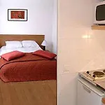 מלון דירות Sejours & Affaires Europe 2*