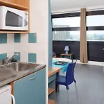 מלון דירות Sejours & Affaires Europe 2*
